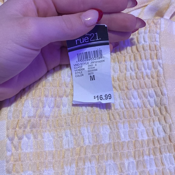 Rue 21 set. Yellow plaid. Still has tags on and never work before. - Picture 3 of 5